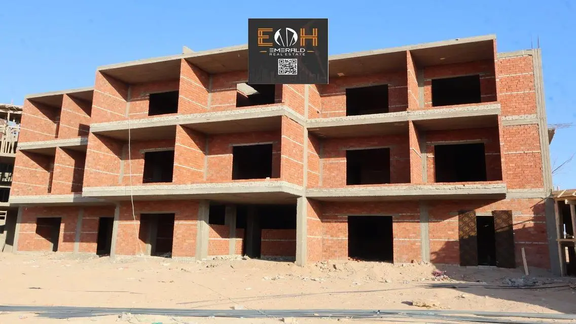 Luxurious Apartment with Spacious Design and Private Amenities