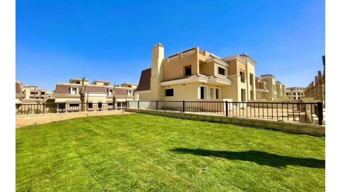 Luxurious Apartment with Balcony and Shared Pool