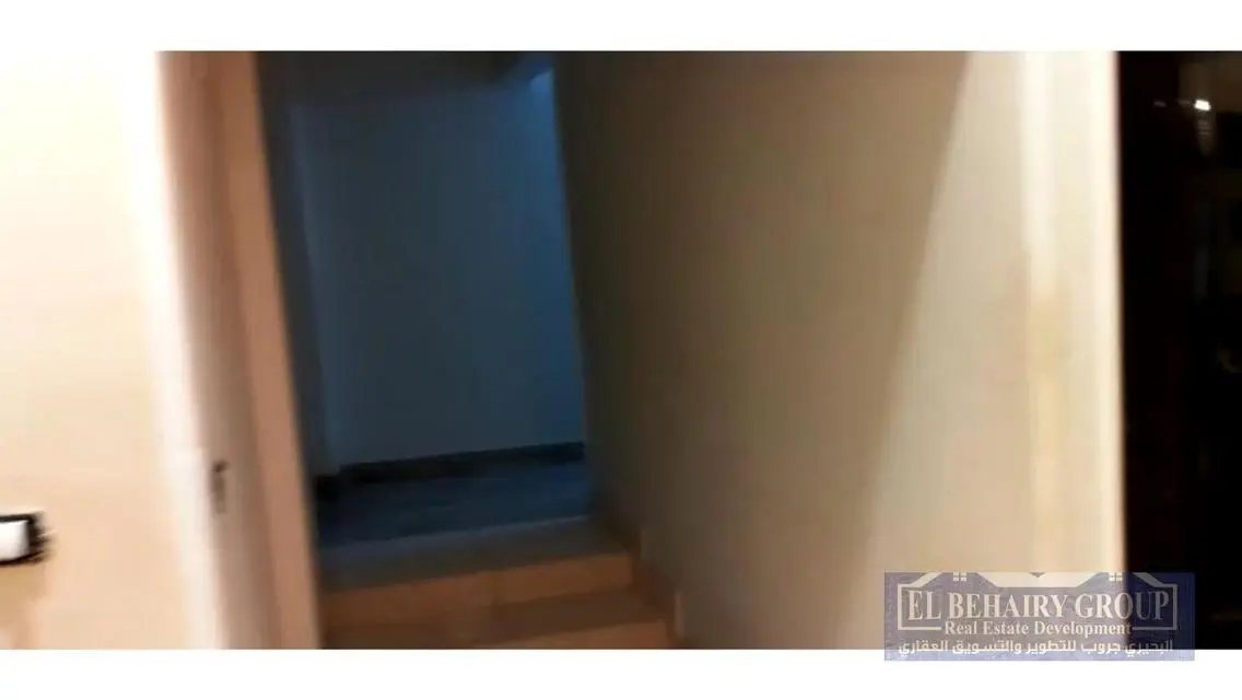 شقة فاخرة بمساحة واسعة للبيع