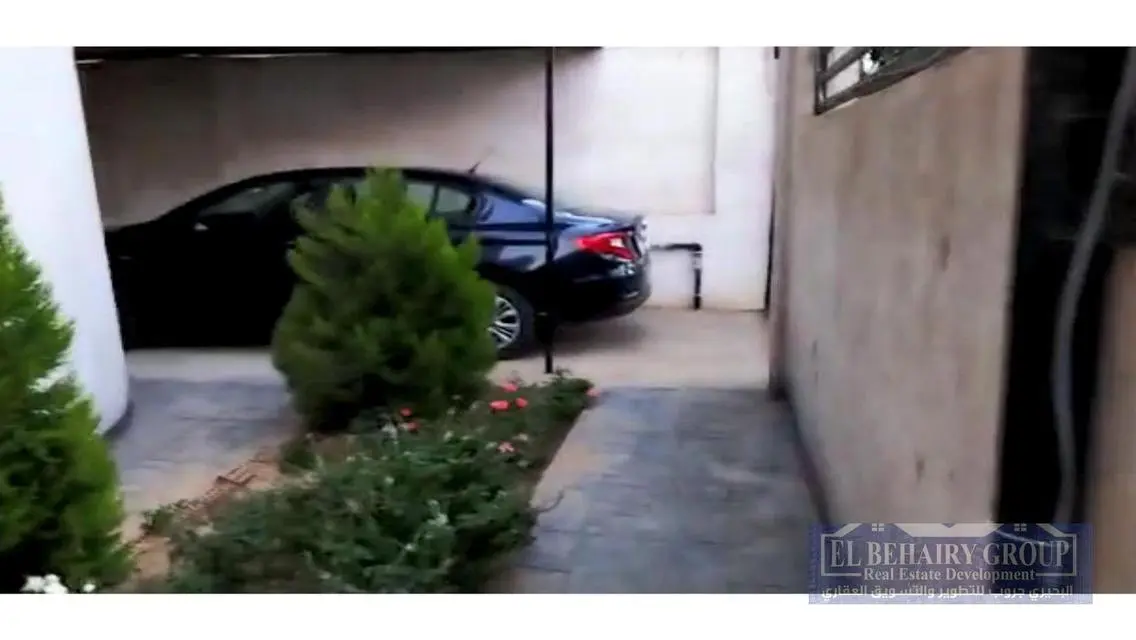 شقة فاخرة بمساحة واسعة للبيع