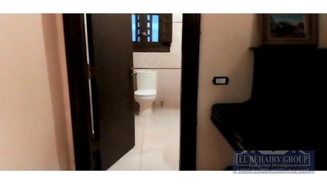 شقة فاخرة بمساحة واسعة للبيع