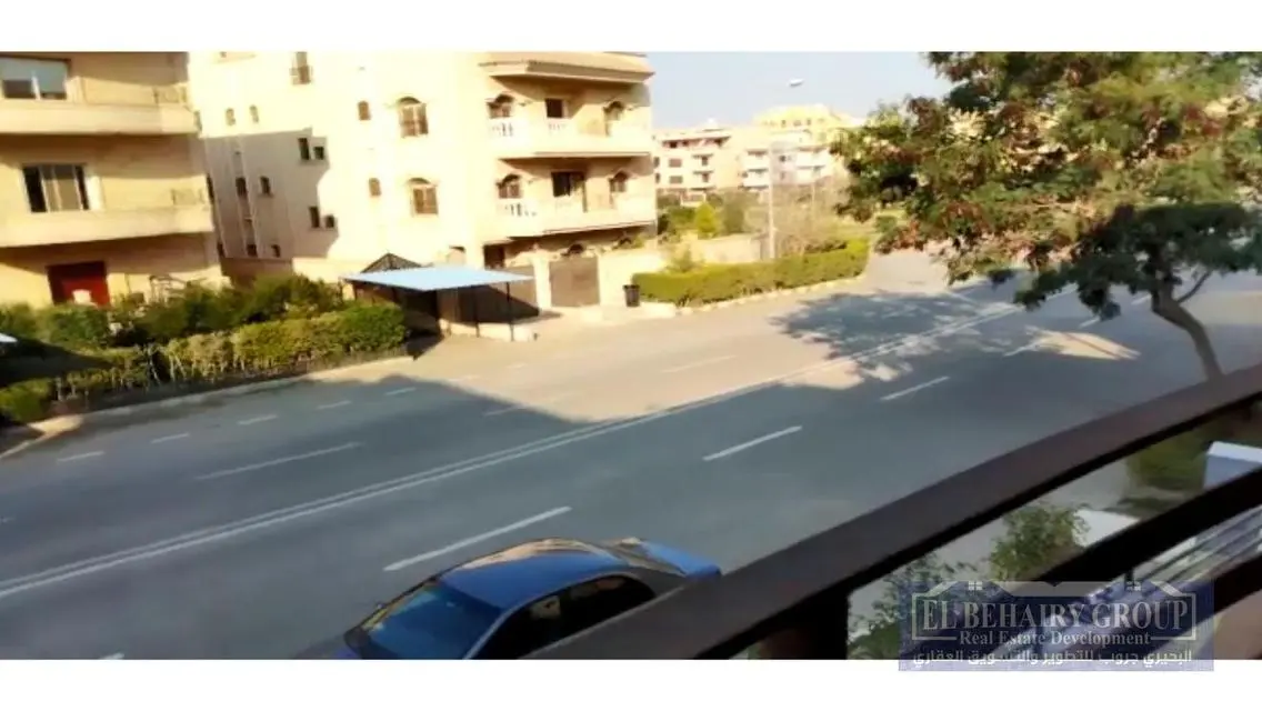 شقة فاخرة بمساحة واسعة للبيع