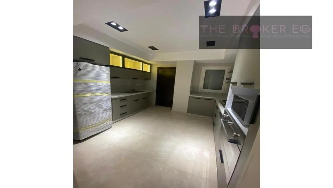 Luxury Apartment with 550 Sqm Space and Community Pool