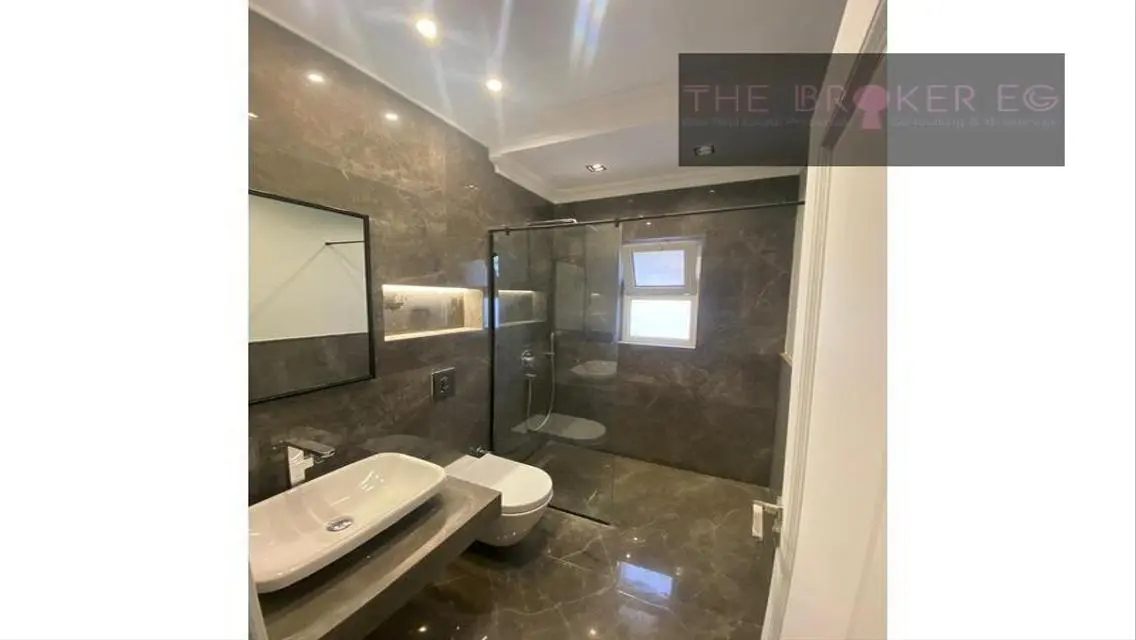 Luxury Apartment with 550 Sqm Space and Community Pool