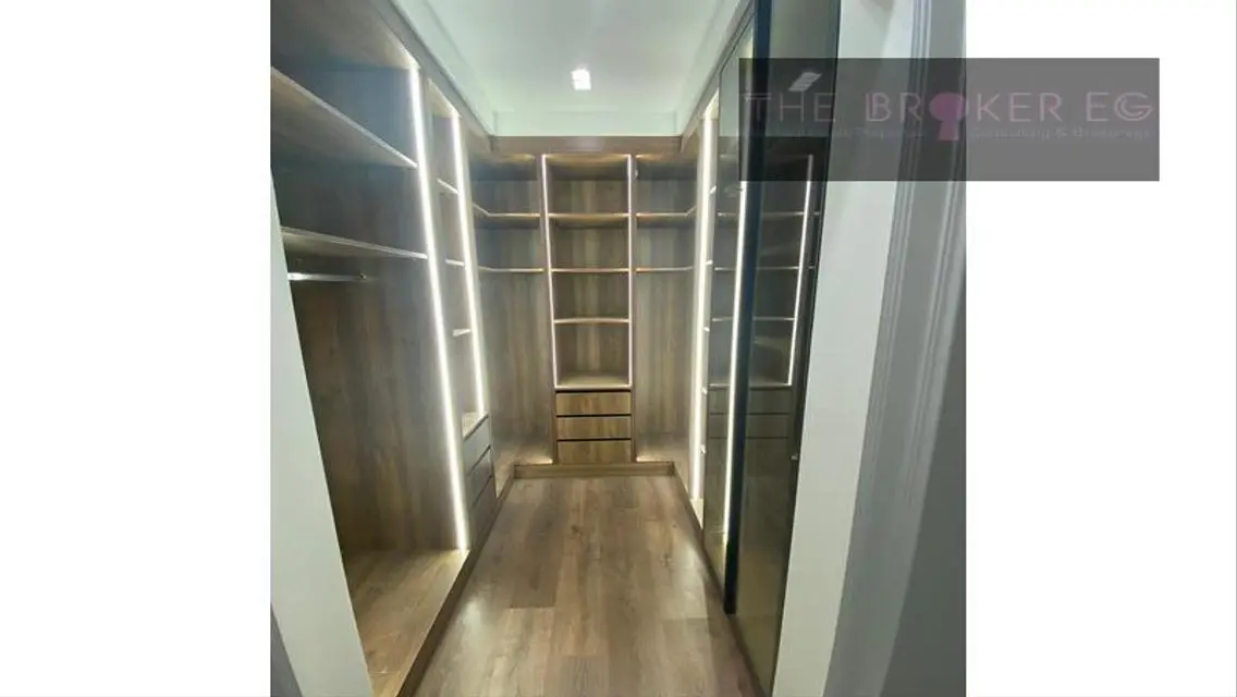 Luxury Apartment with 550 Sqm Space and Community Pool