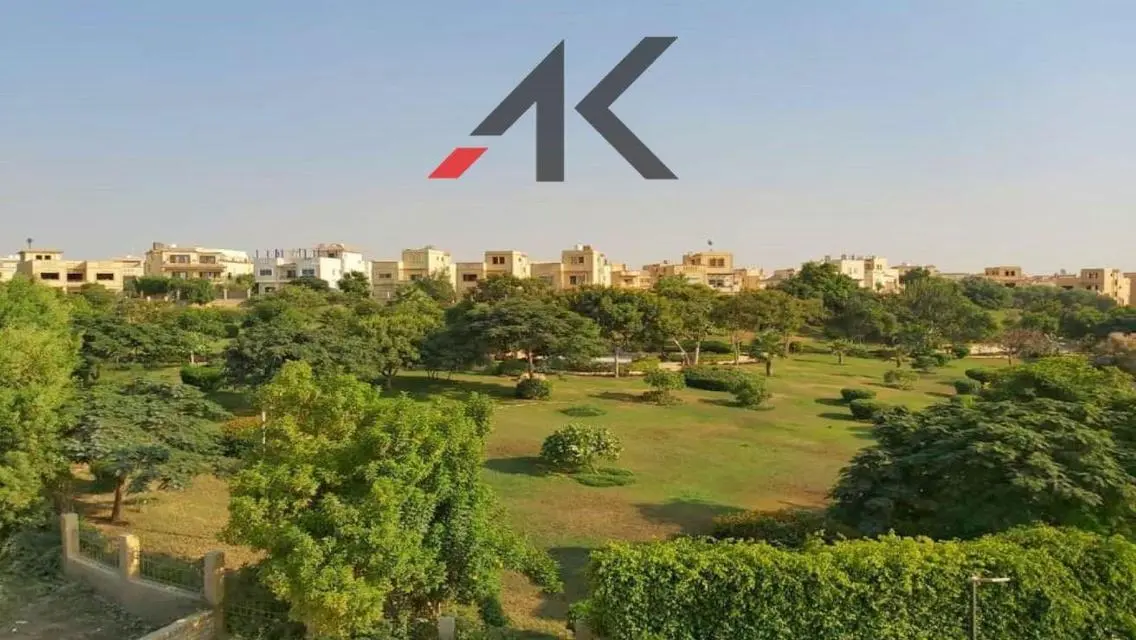 شقة فاخرة للبيع بمساحة واسعة في موقع متميز