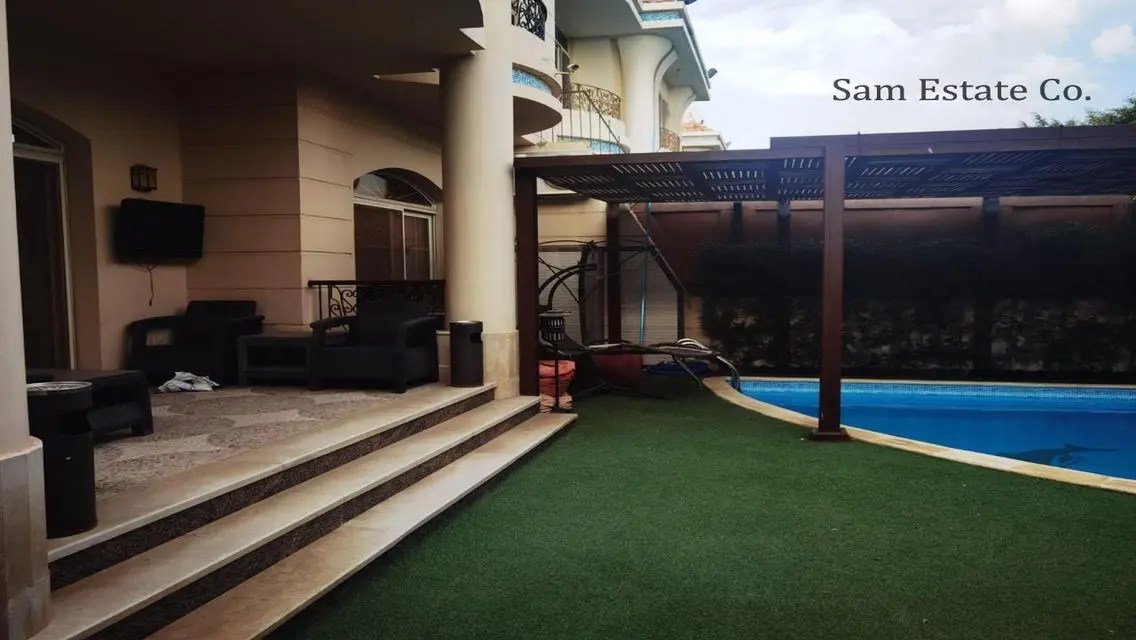 Luxury Villa with Private Pool and Lakeside Garden