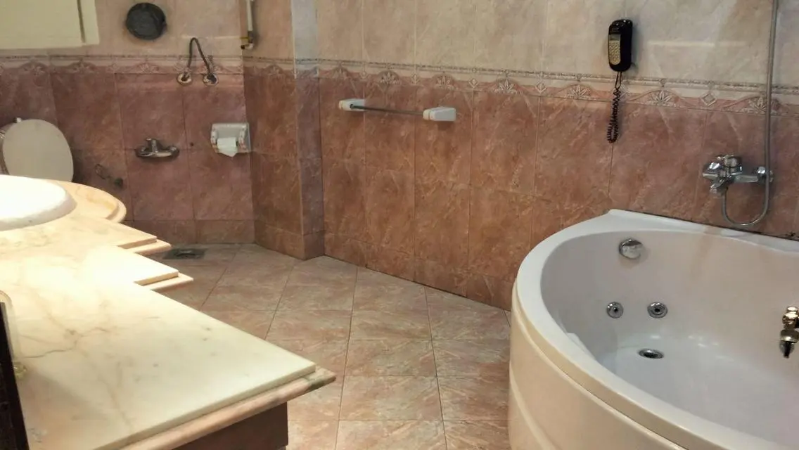 Exceptional Investment Opportunity: 250 sqm Property with Great Features