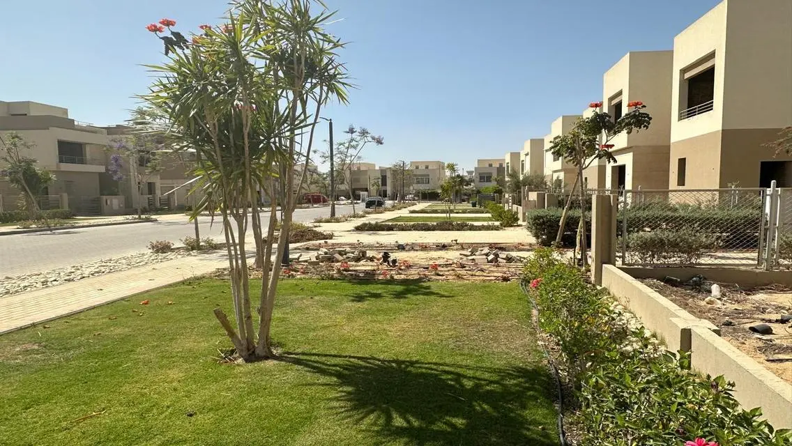 فيلا فاخرة بمساحة 550 متر مع حديقة خاصة