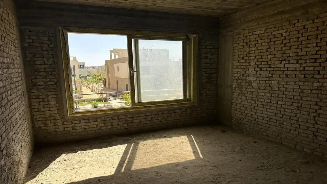 فيلا فاخرة بمساحة 550 متر مع حديقة خاصة