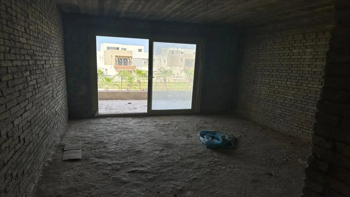 فيلا فاخرة بمساحة 550 متر مع حديقة خاصة