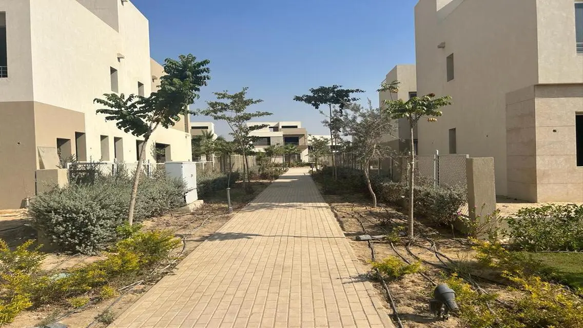فيلا فاخرة بمساحة 550 متر مع حديقة خاصة