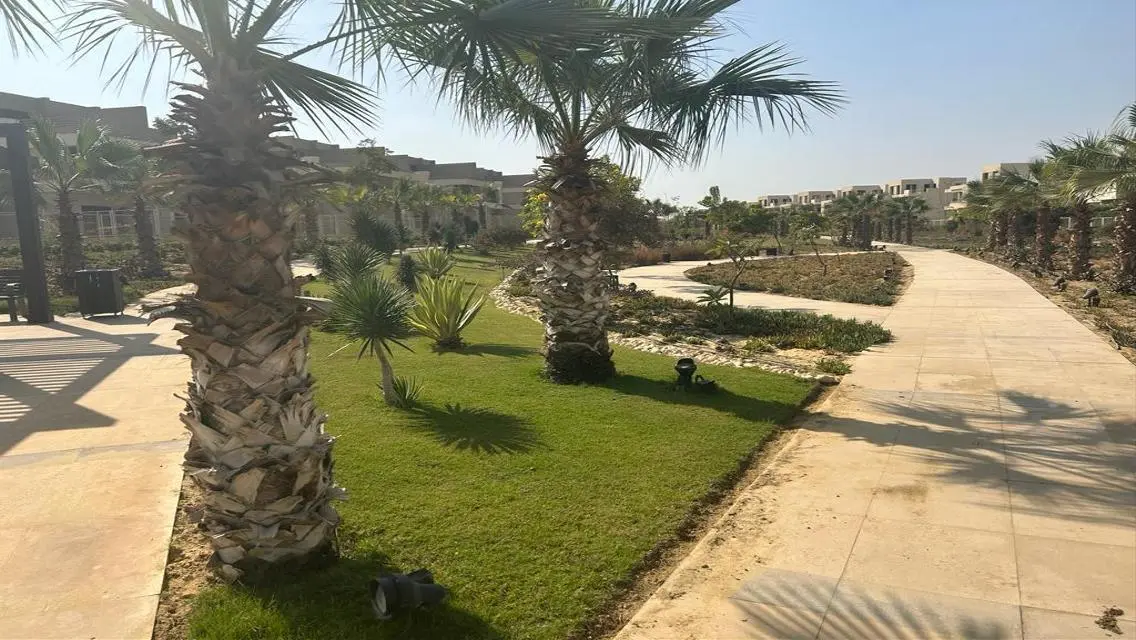 فيلا فاخرة بمساحة 550 متر مع حديقة خاصة