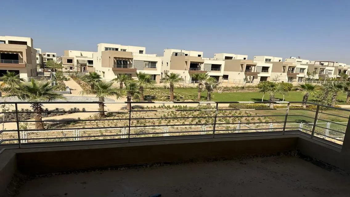فيلا فاخرة بمساحة 550 متر مع حديقة خاصة