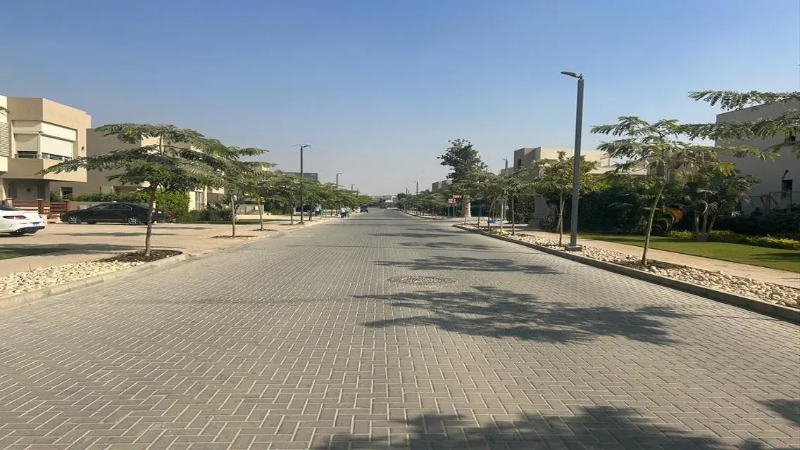 فيلا فاخرة بمساحة 550 متر مع حديقة خاصة