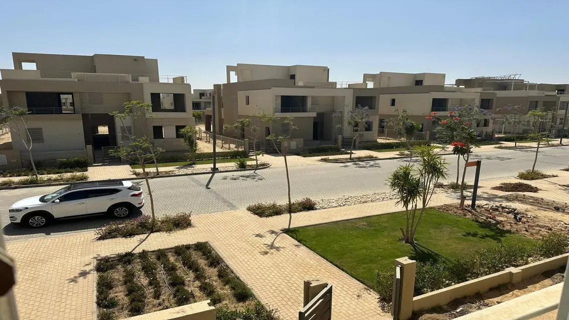 فيلا فاخرة بمساحة 550 متر مع حديقة خاصة