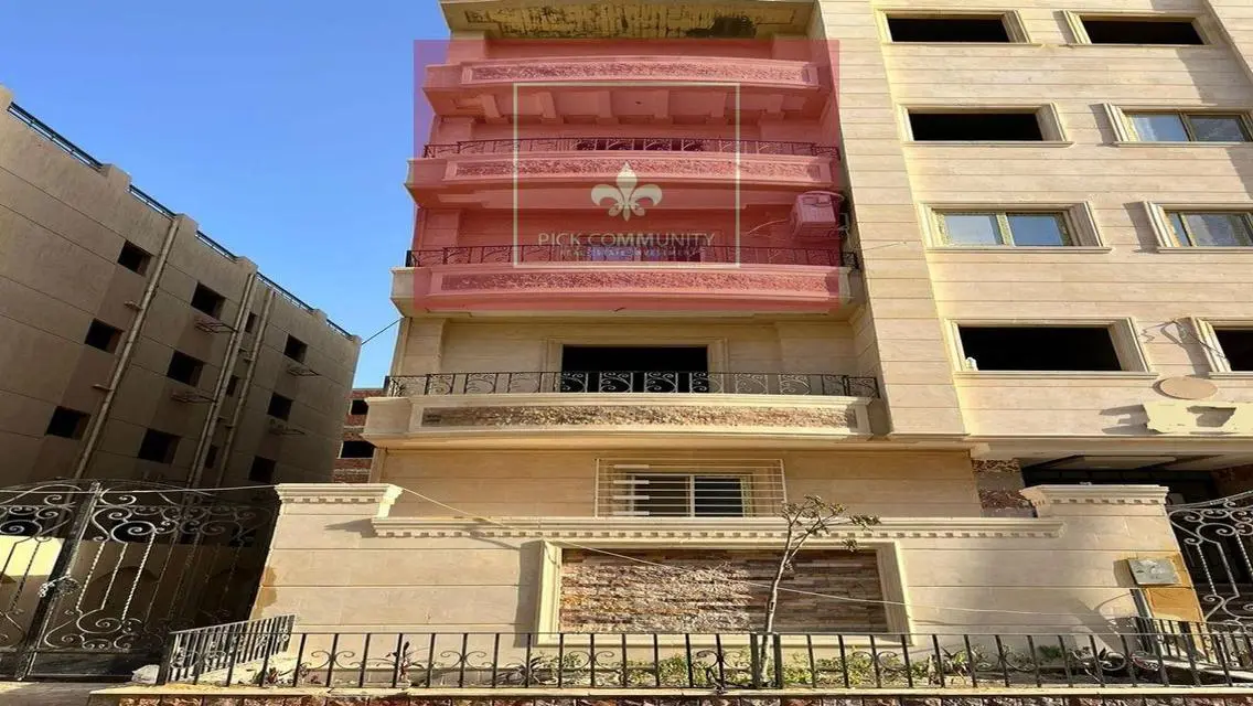 شقة 3 غرف نوم مع شرفة وحارس أمن