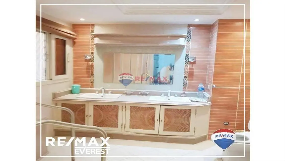 Luxury Villa for Sale with Swimming Pool and Private Garden