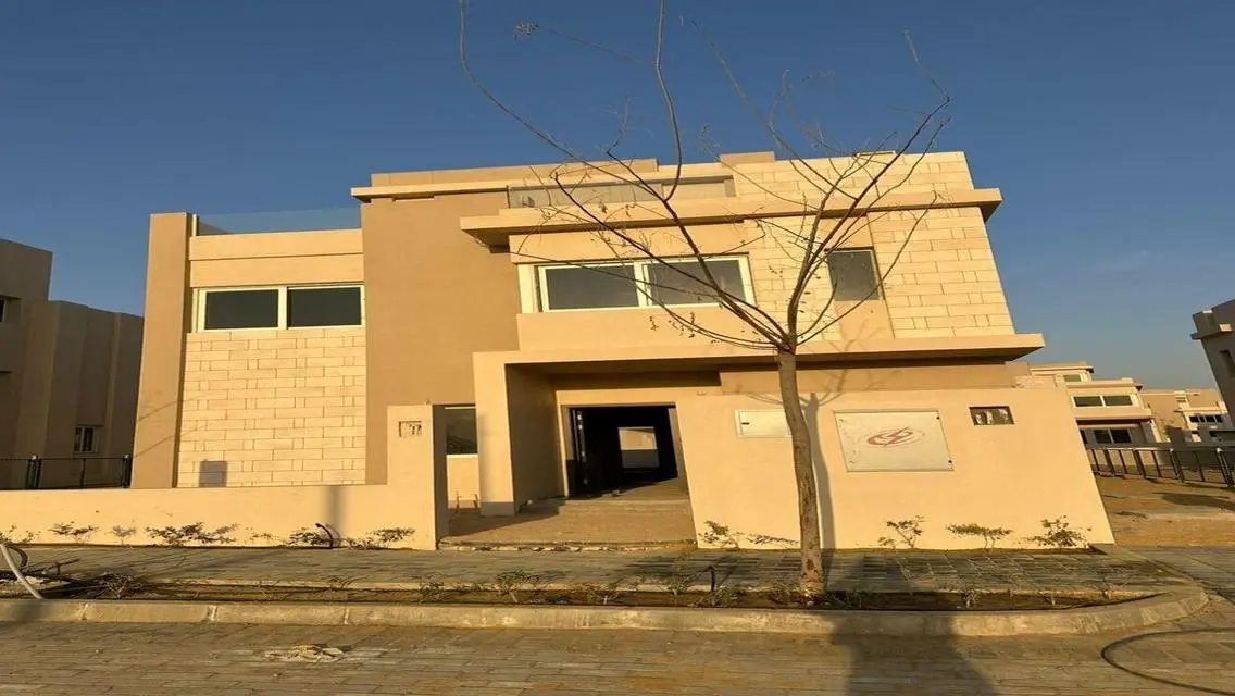 فيلا فاخرة مع حديقة خاصة وإطلالة رائعة
