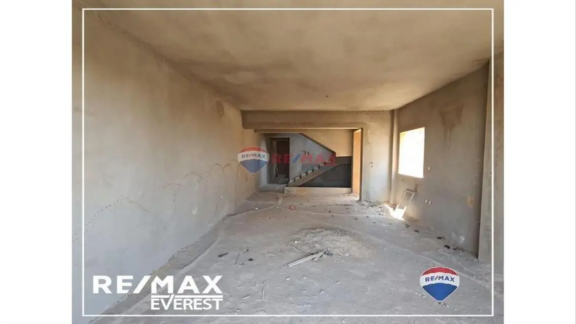 شقة فاخرة بمساحة 320 متر للبيع