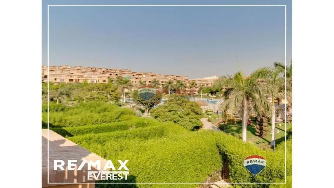 فيلا فاخرة بمساحة واسعة مع شرفة وحديقة خاصة
