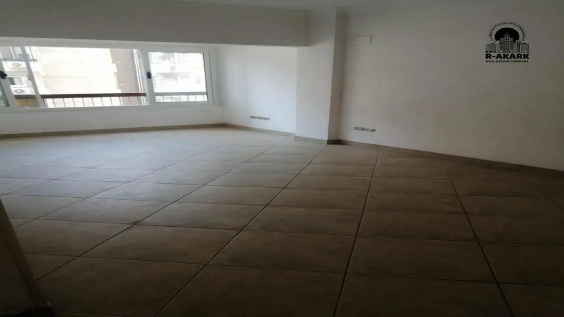 شقة فاخرة للإيجار في أكراك