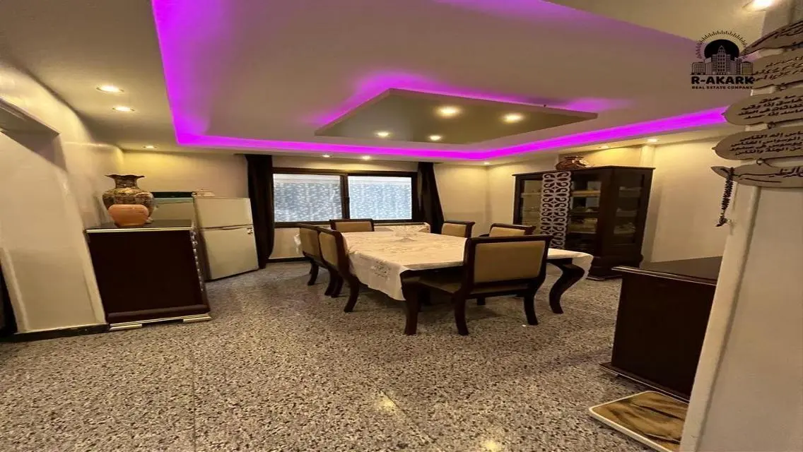 شقة مميزة بمساحة واسعة في موقع رائع