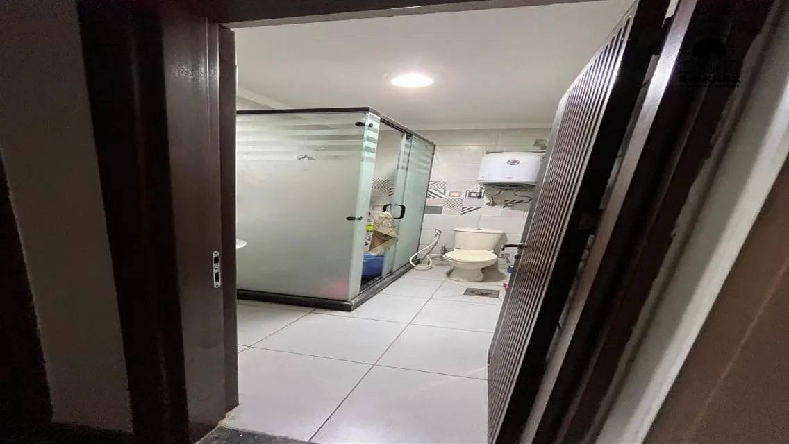 شقة مميزة بمساحة واسعة في موقع رائع