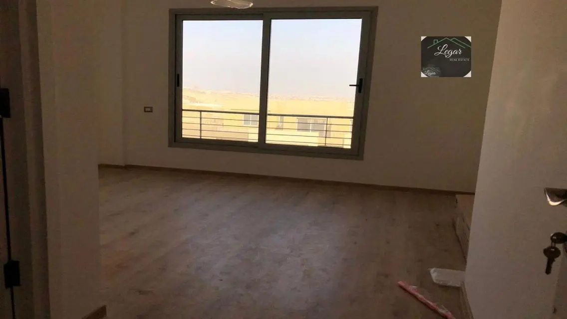 شقة فاخره في بالم بارك بمساحة 475 متر