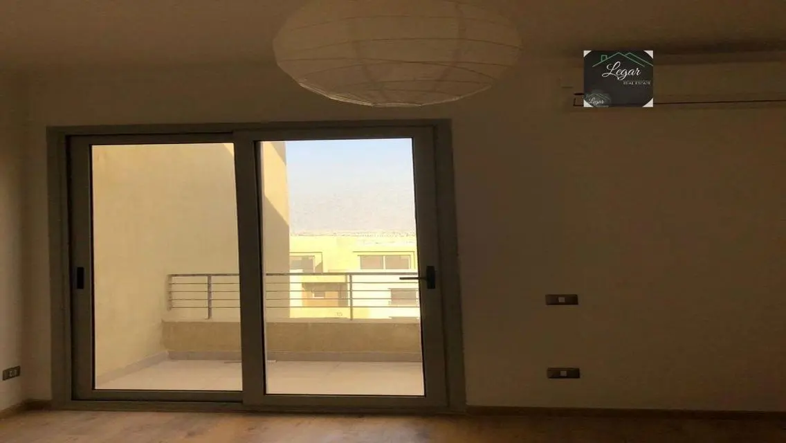 شقة فاخره في بالم بارك بمساحة 475 متر