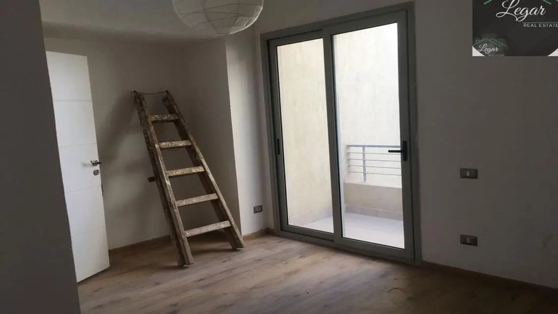 شقة فاخره في بالم بارك بمساحة 475 متر