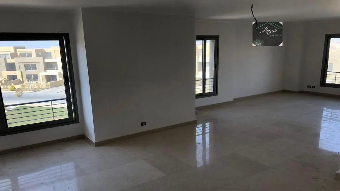 شقة فاخره في بالم بارك بمساحة 475 متر