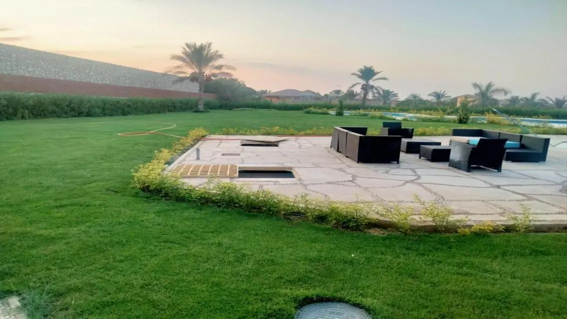فيلا فاخرة للبيع بمساحة واسعة وإطلالة رائعة