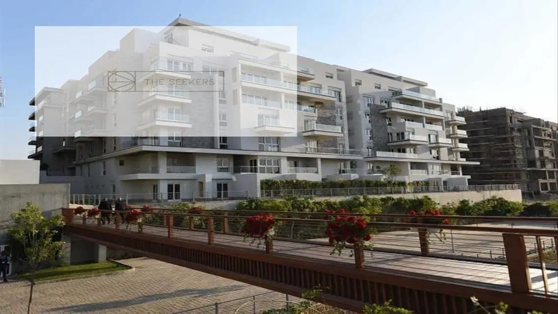 Luxury Apartment with Stunning Lake View