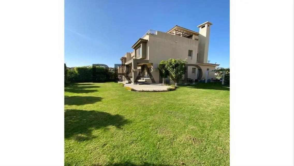 Luxurious House with Private Pool and Garden