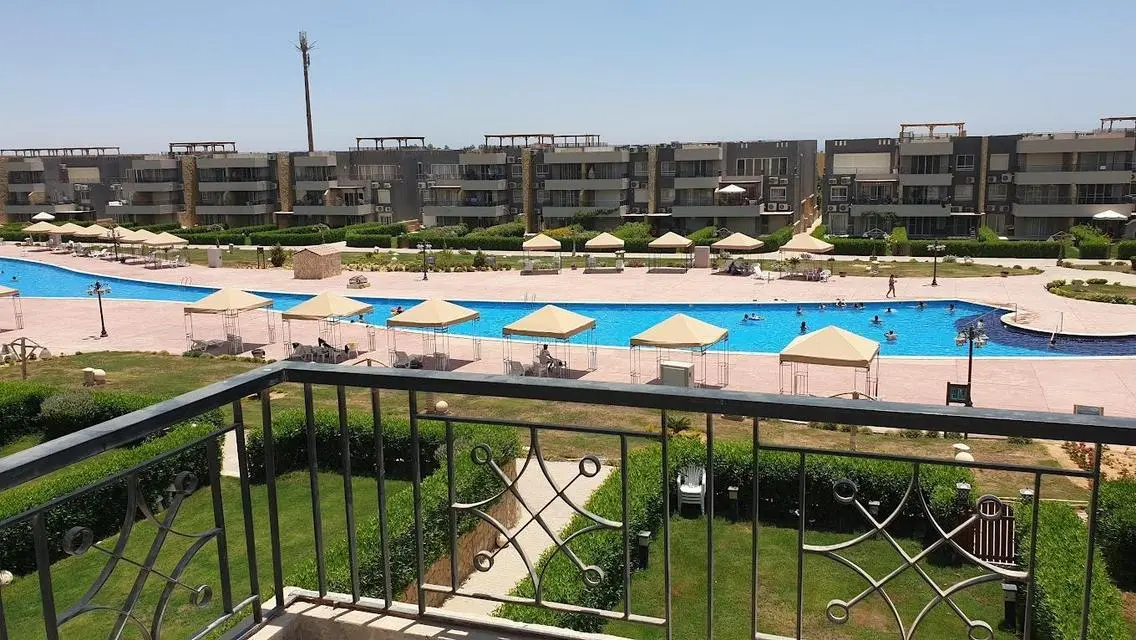 شقة فاخرة للبيع بإطلالة على البحيرات