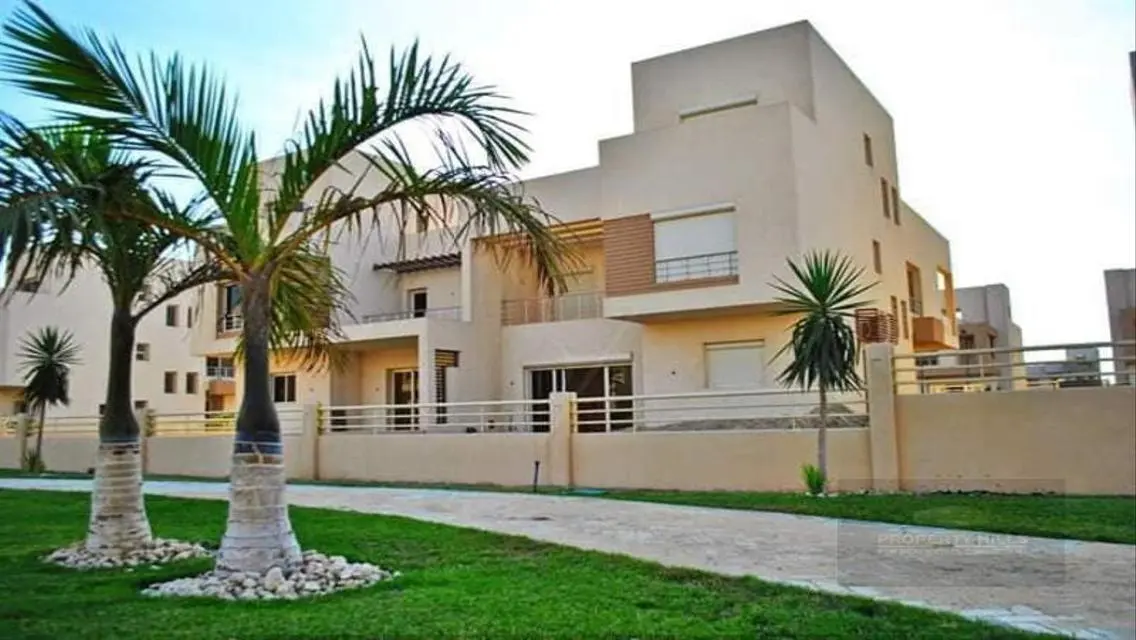 Luxurious House with Private Garden and Pool