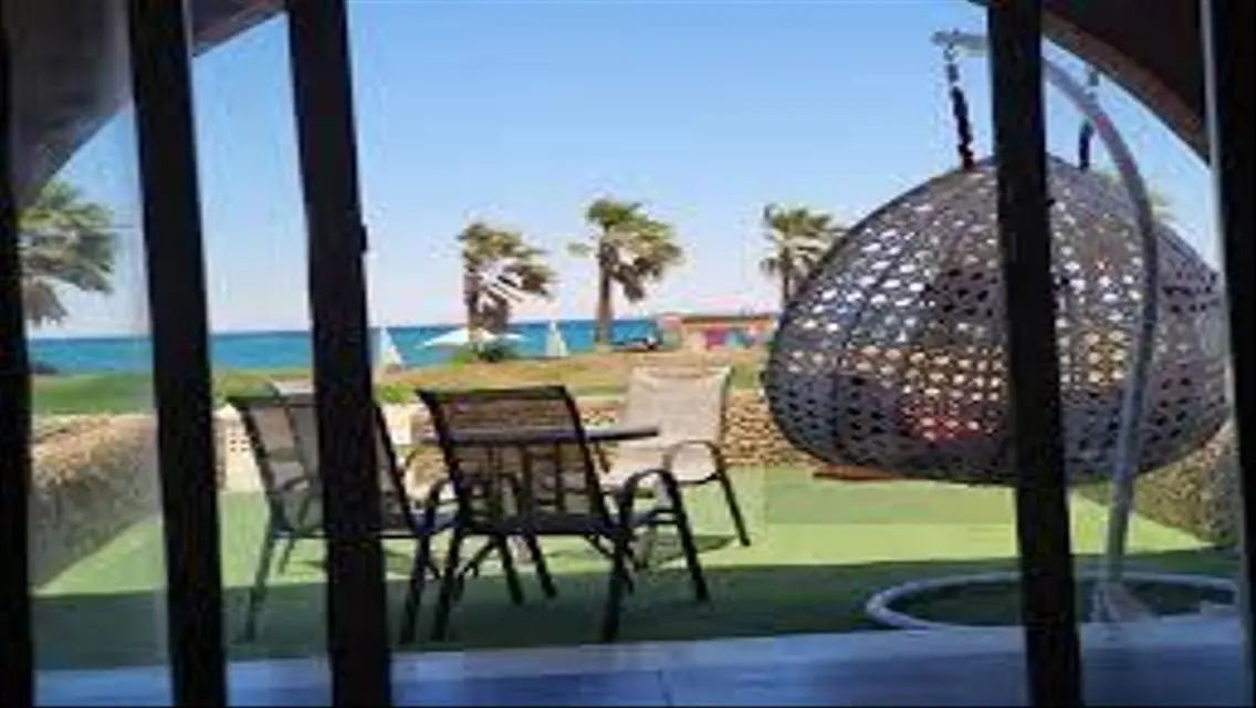 شقة فاخرة تطل على البحر للبيع