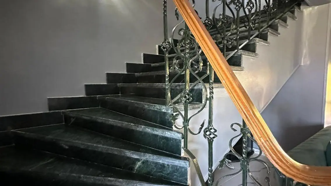 Luxury Apartment for Sale, 250 sqm in a Prime Location