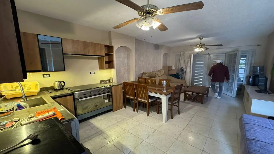 Luxury Apartment for Sale - 6 Bedrooms and 3 Bathrooms