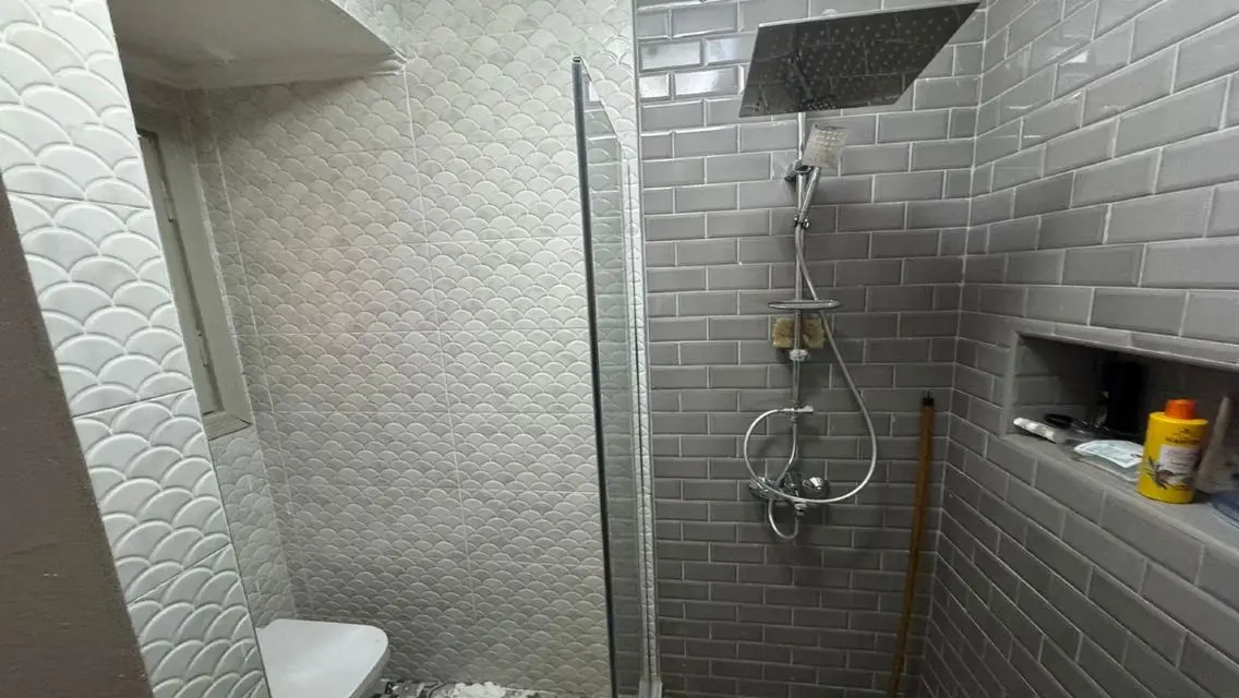Luxury Apartment for Sale - 6 Bedrooms and 3 Bathrooms