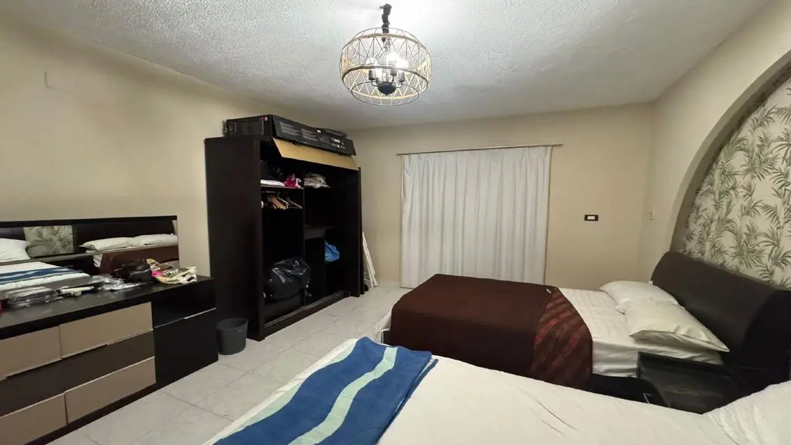 Luxury Apartment for Sale - 6 Bedrooms and 3 Bathrooms
