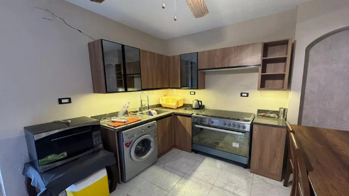 Luxury Apartment for Sale - 6 Bedrooms and 3 Bathrooms