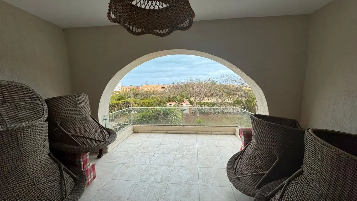 Luxury Apartment for Sale - 6 Bedrooms and 3 Bathrooms