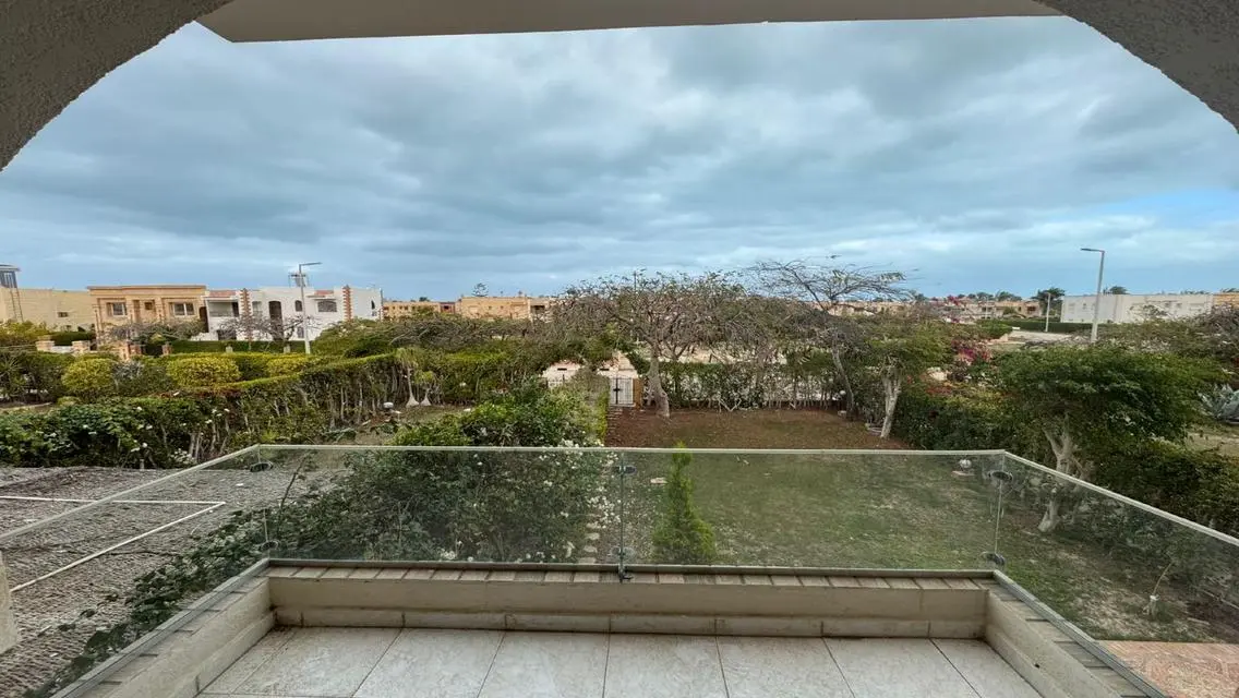 Luxury Apartment for Sale - 6 Bedrooms and 3 Bathrooms
