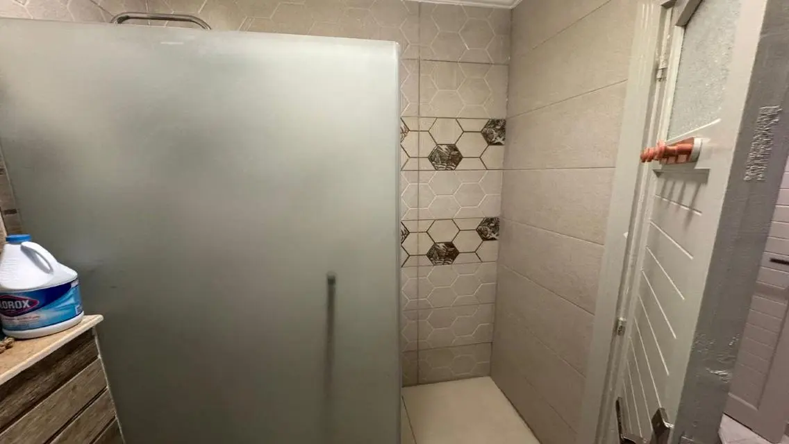 Luxury Apartment for Sale - 6 Bedrooms and 3 Bathrooms
