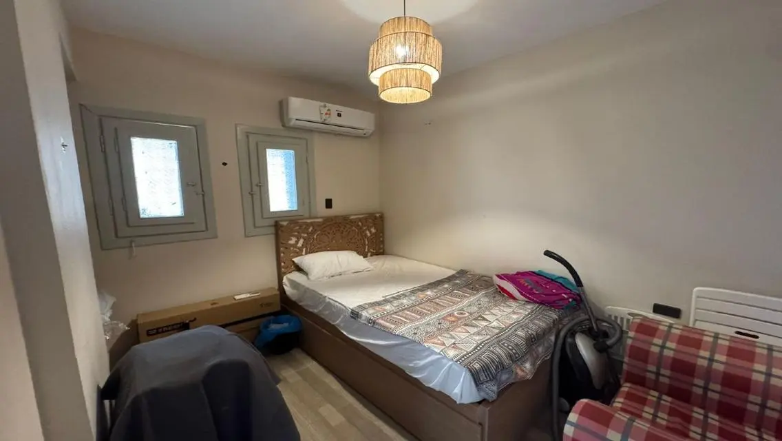 Luxury Apartment for Sale - 6 Bedrooms and 3 Bathrooms