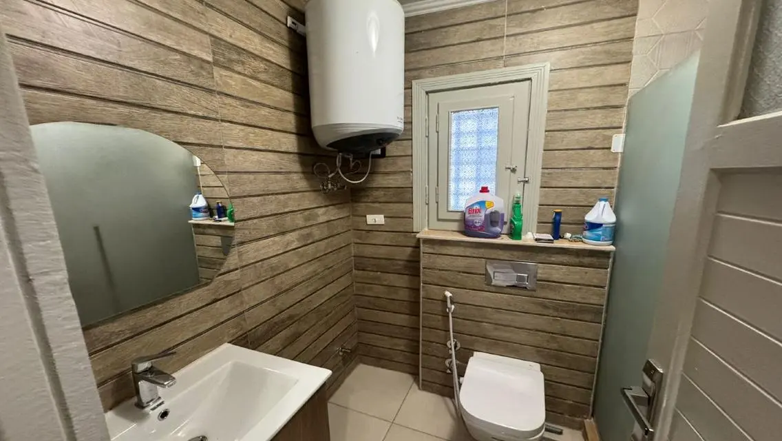 Luxury Apartment for Sale - 6 Bedrooms and 3 Bathrooms