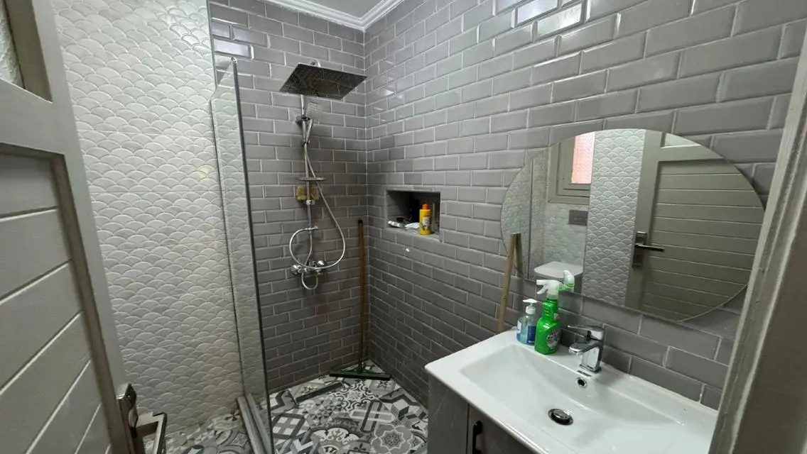 Luxury Apartment for Sale - 6 Bedrooms and 3 Bathrooms