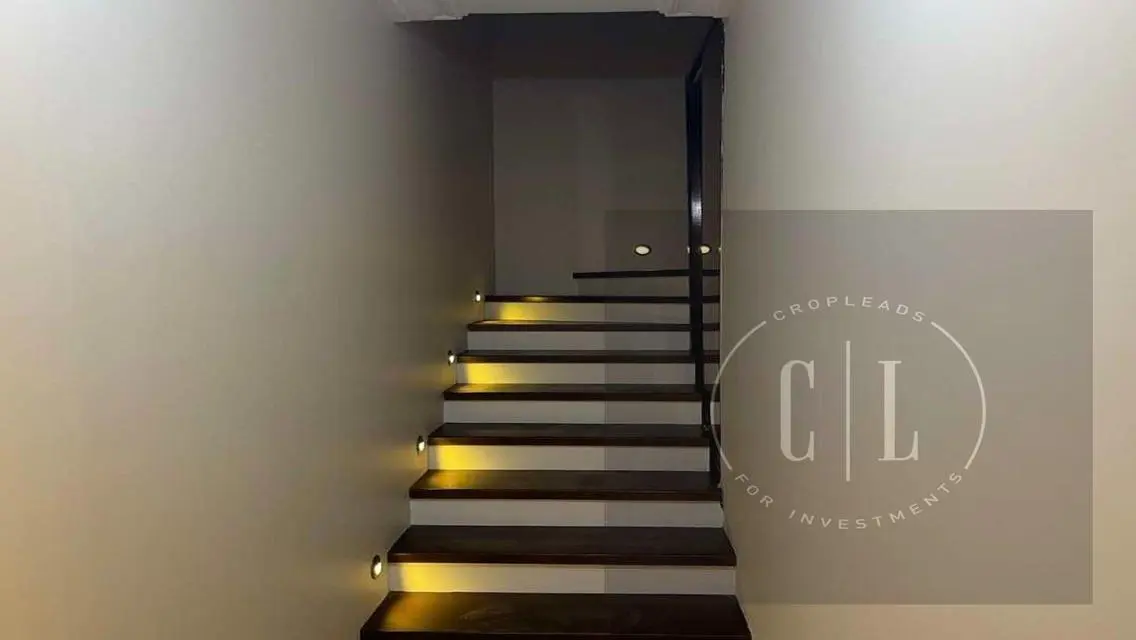 Luxurious Apartment 192 m² with Private Garden and Pool